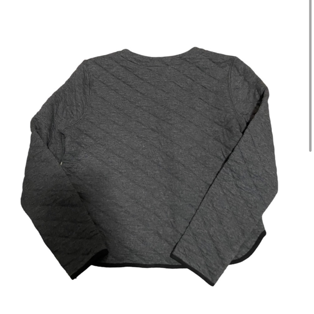 Madewell Grey Quilted Cropped Long Sleeve
Pullover with Zip details at neck.XS